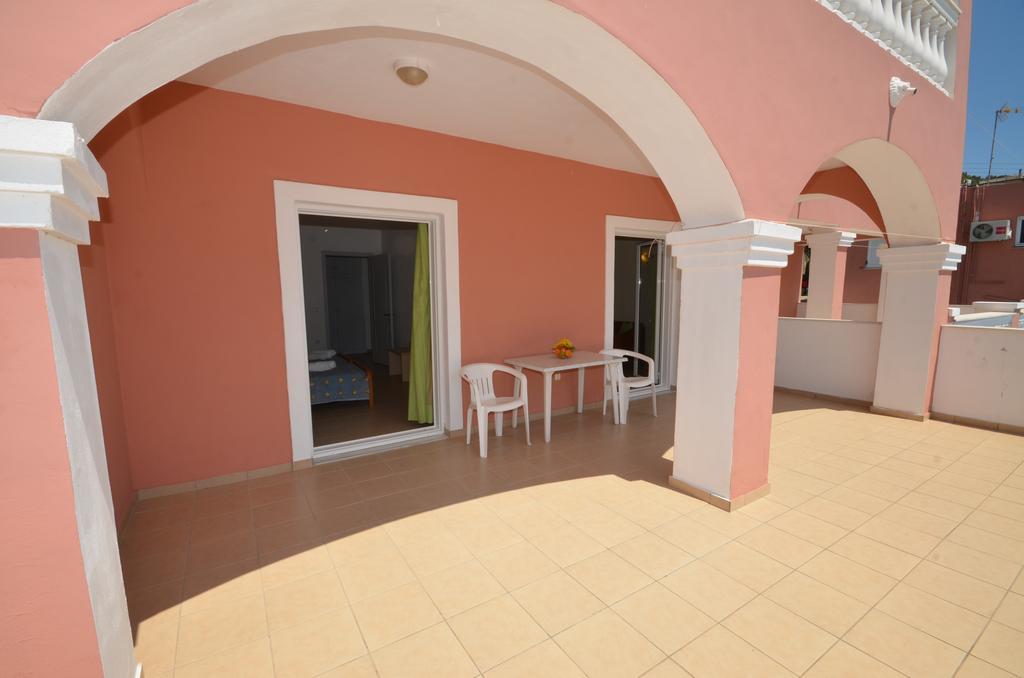 Paradiso Hotel Sea View And Pool Suites Ipsos Corfu Екстер'єр фото